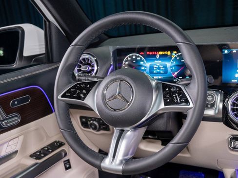 New 2025 Mercedes-Benz GLB 250 image 16