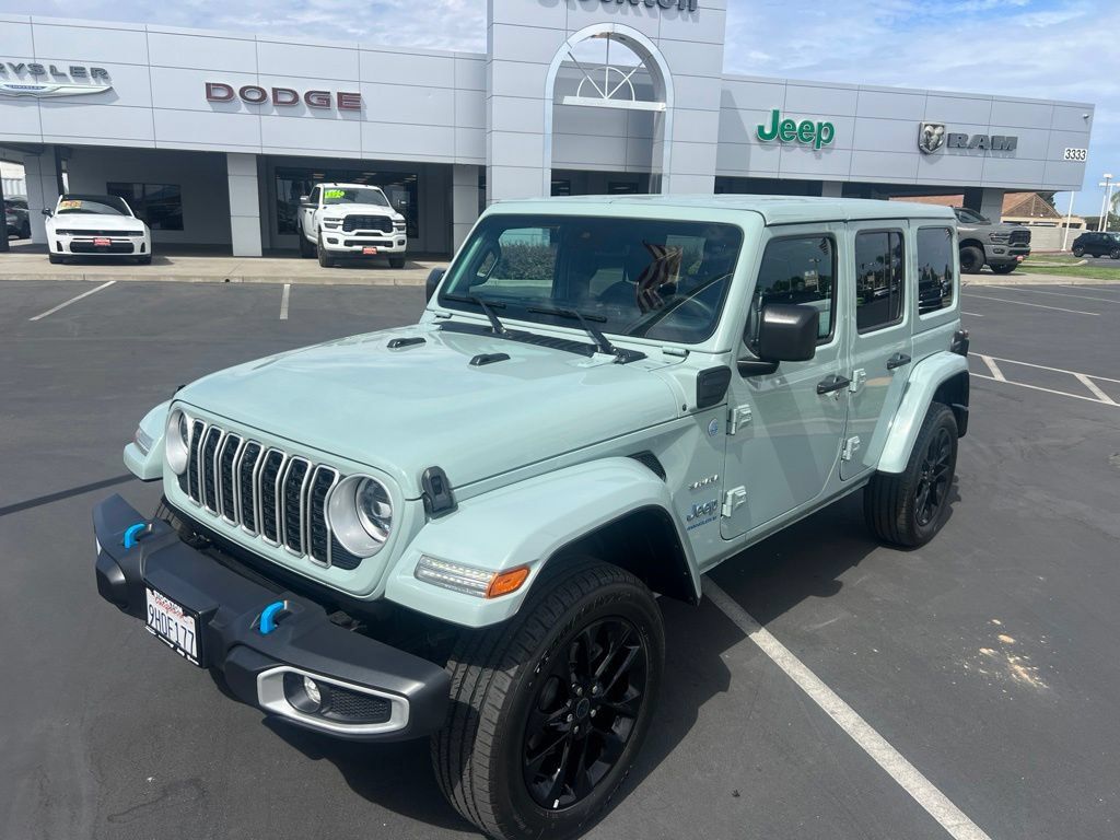 Used 2024 Jeep Wrangler Unlimited Sahara w/ Technology Group AWD/4WD image 5