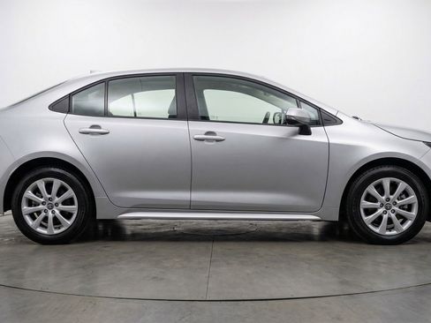 Used 2025 Toyota Corolla LE FWD image 11