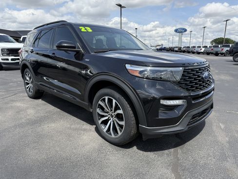 Used 2023 Ford Explorer ST-Line AWD/4WD image 2