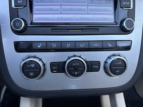 Used 2013 Volkswagen Eos Komfort image 27