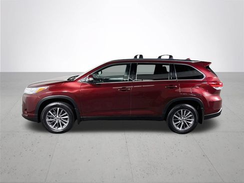 Used 2019 Toyota Highlander XLE AWD/4WD image 9