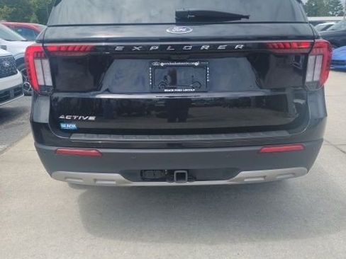 Used 2025 Ford Explorer Active w/ Active Comfort Package RWD image 8