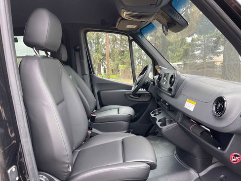 Used 2024 Mercedes-Benz Sprinter 2500 image 10
