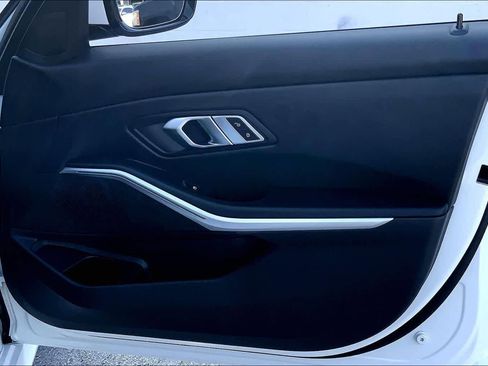 Used 2022 BMW 330i Sedan w/ M Sport Package RWD image 28