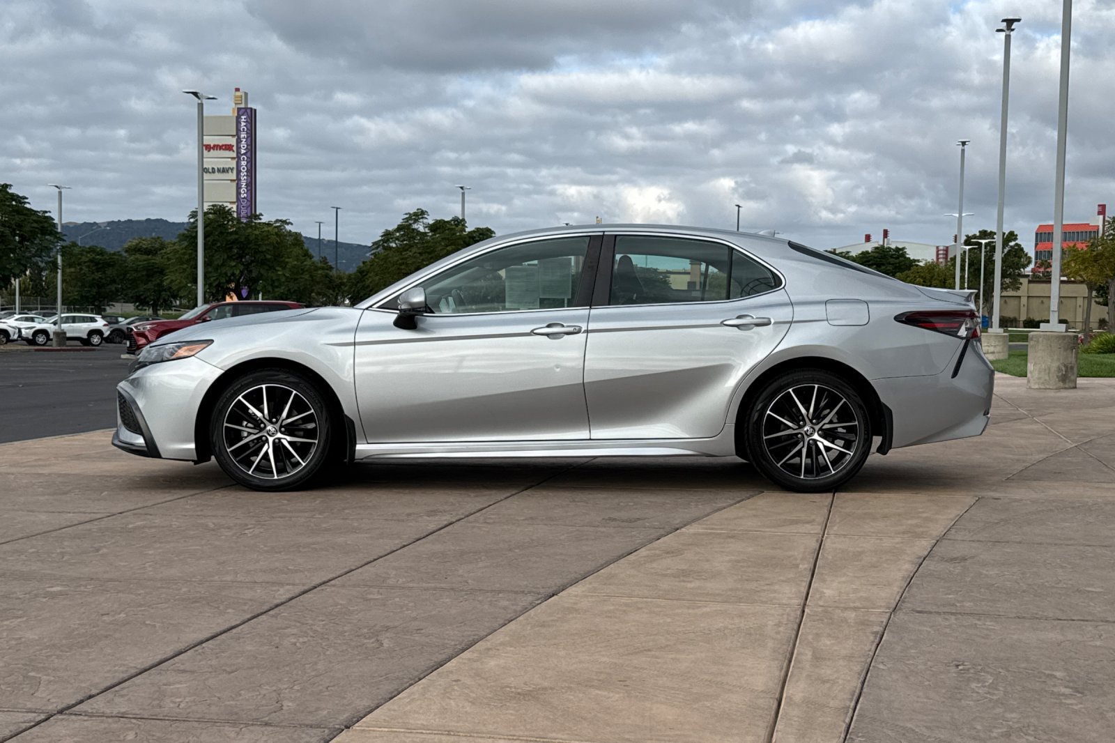 Certified 2024 Toyota Camry SE FWD image 8