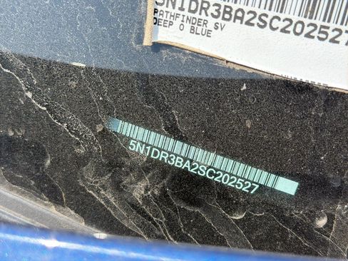 Used 2025 Nissan Pathfinder SV FWD image 2