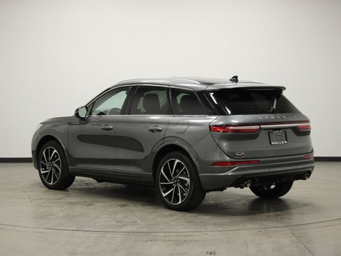 Used 2023 Lincoln Corsair Grand Touring image 6