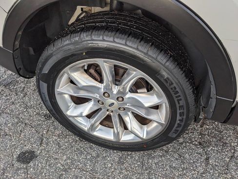 Used 2013 Ford Explorer XLT image 25