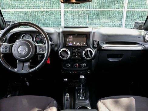 Used 2013 Jeep Wrangler Unlimited Rubicon w/ Connectivity Group AWD/4WD image 11