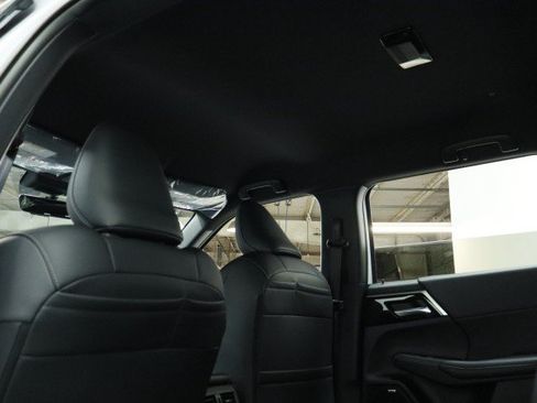 New 2026 Mitsubishi Outlander LE FWD image 23