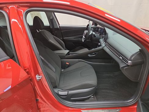 Used 2023 Hyundai Elantra SEL w/ Convenience Package FWD image 11