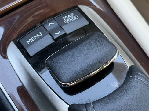 Used 2014 Lexus LS 460 image 31