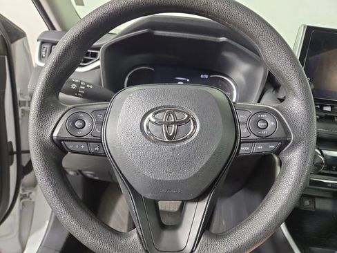 Used 2025 Toyota RAV4 XLE AWD/4WD image 22