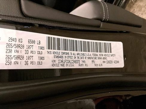 Used 2020 Jeep Grand Cherokee Overland AWD/4WD image 32