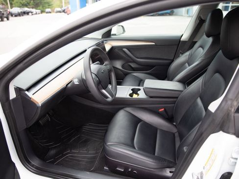 Used 2021 Tesla Model 3 Standard Range Plus image 19