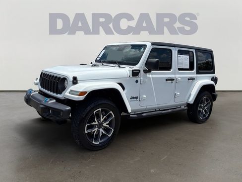 Used 2024 Jeep Wrangler Unlimited w/ Convenience Group AWD/4WD image 3
