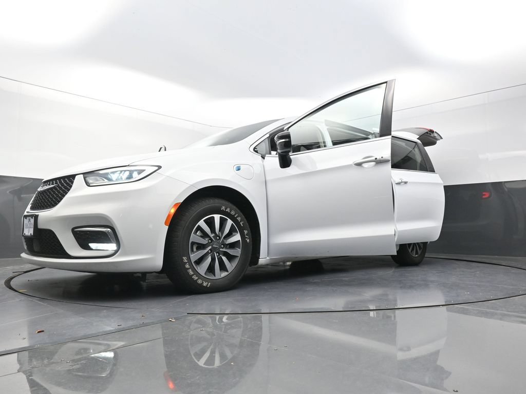 Used 2024 Chrysler Pacifica Limited FWD image 34