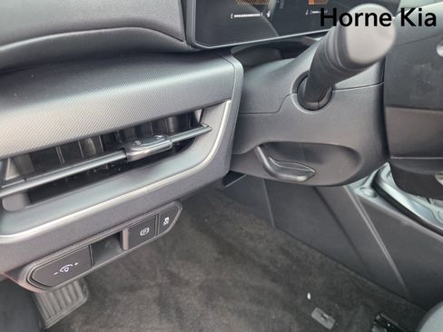 New 2025 Kia K4 LXS image 13