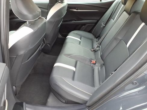 Used 2025 Toyota Camry SE image 12