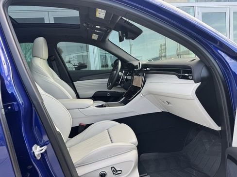 Certified 2023 Maserati Grecale Modena image 9