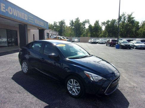 Used 2018 Toyota Yaris iA FWD image 3