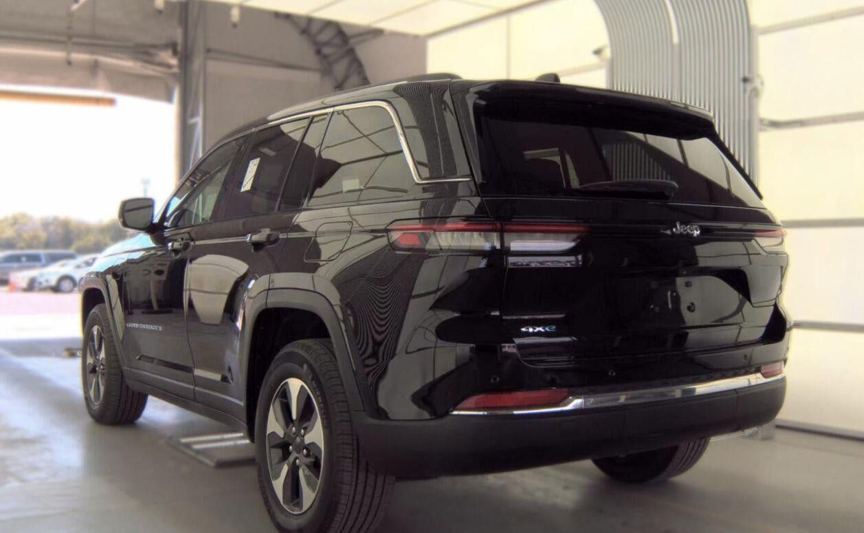 Used 2022 Jeep Grand Cherokee Limited 4xe AWD/4WD image 3