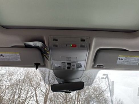 New 2026 Volkswagen Taos SE image 25