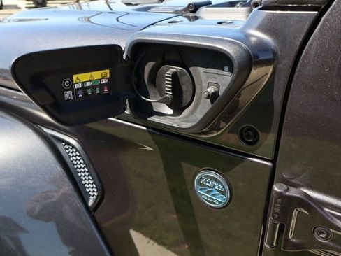 Used 2025 Jeep Wrangler Unlimited Sahara AWD/4WD image 10