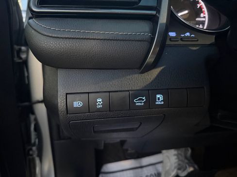 Used 2020 Toyota Camry SE FWD image 17