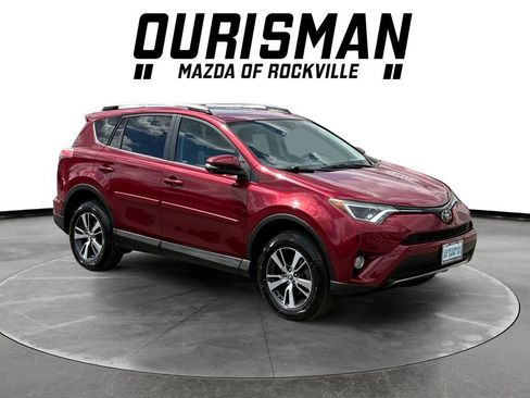 Used 2018 Toyota RAV4 XLE AWD/4WD image 1