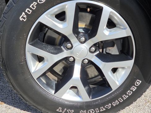 Used 2018 Jeep Cherokee Trailhawk w/ Cold Weather Group image 12