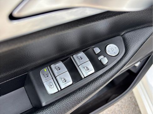 Used 2021 BMW 740i RWD image 25