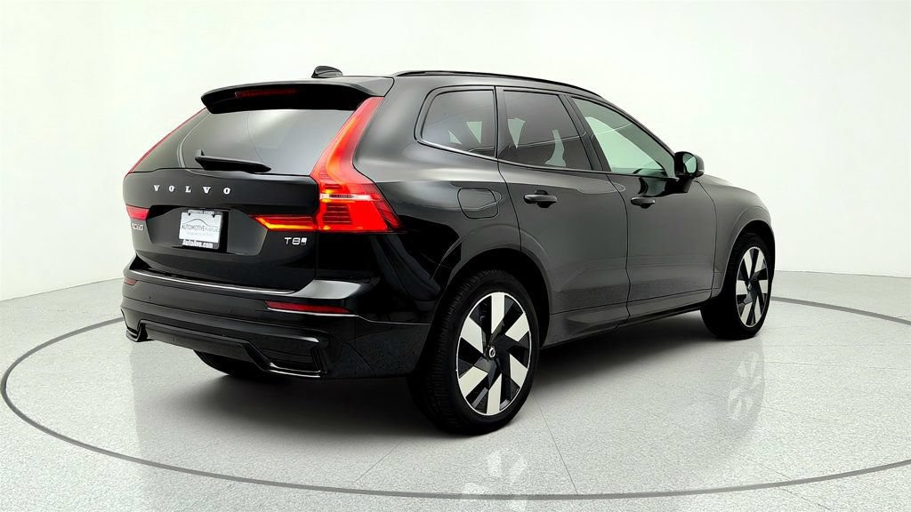 Used 2025 Volvo XC60 T8 Plus w/ Protection Package Premier AWD/4WD image 5