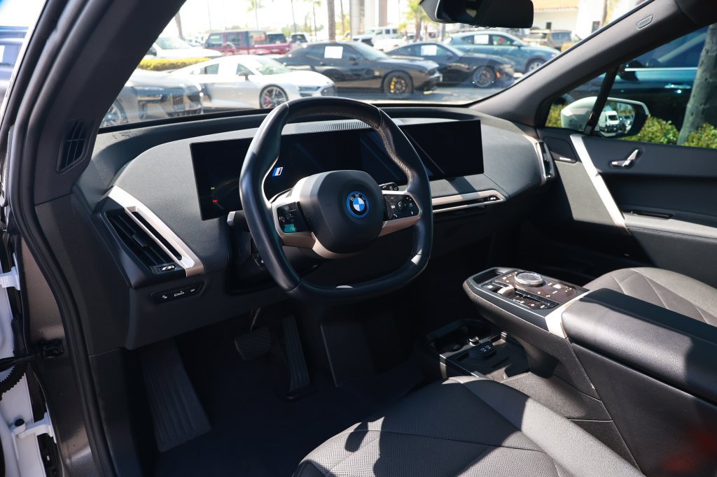 Used 2025 BMW iX xDrive50 AWD/4WD image 14