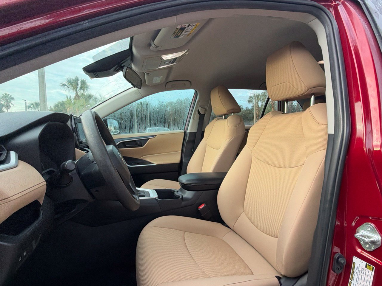 Used 2022 Toyota RAV4 LE FWD image 6
