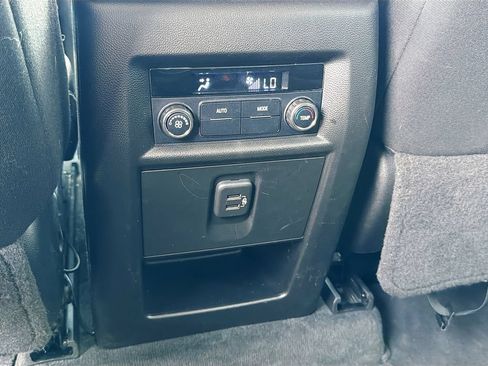 Used 2021 Chevrolet Traverse LT AWD/4WD image 28