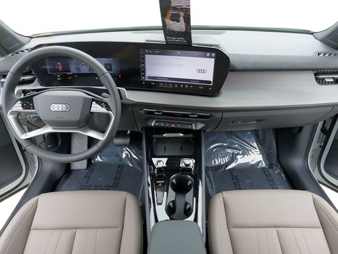New 2026 Audi Q3 quattro 2.0T AWD/4WD image 9