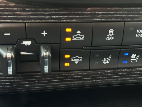 Used 2014 RAM 1500 Limited AWD/4WD image 55