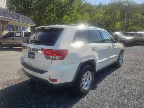 Used 2011 Jeep Grand Cherokee Laredo AWD/4WD image 5