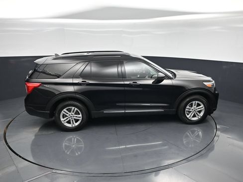 Used 2022 Ford Explorer XLT AWD/4WD image 36