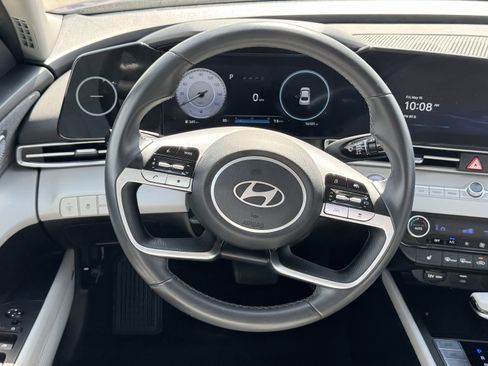Used 2025 Hyundai Elantra Limited FWD image 16