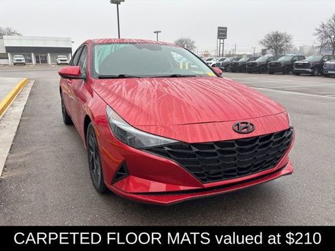 Used 2023 Hyundai Elantra SEL w/ Preferred Accessory Package image 4