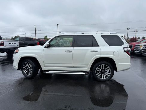 Used 2018 Toyota 4Runner Limited AWD/4WD image 8