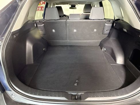 Used 2019 Toyota RAV4 XLE w/ Convenience Package FWD image 27