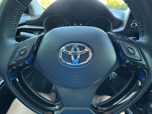 Used 2020 Toyota C-HR Limited image 39