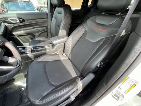 Used 2025 Jeep Compass Trailhawk image 36