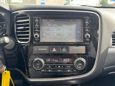 Used 2018 Mitsubishi Outlander ES FWD image 15