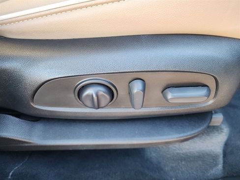 Used 2023 Chevrolet Traverse Premier image 37