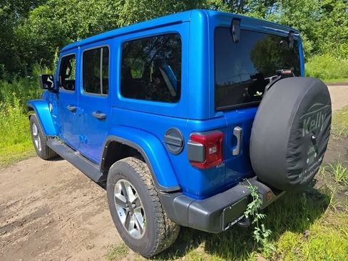 Used 2022 Jeep Wrangler Unlimited Sahara w/ LED Lighting Group AWD/4WD image 7